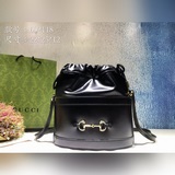 Новая модель от Yang Mi. Новая коллекция от Gucci уже в продаже. Сумка с завязка