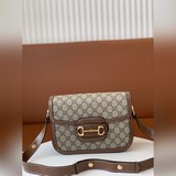 Сумка Gucci 1955 Horsebit Bag с пряжкой в виде конской уздечки – незаменимый акс