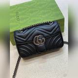 GG Marmont черный. Сумки с цепочкой из этой серии всегда были любимыми для многи
