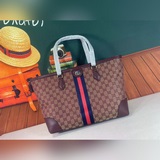 631685 Новая коллекция одежды «Gucci Love Parade» открыла показ мод на бульваре 