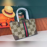 631685 Новая коллекция одежды «Gucci Love Parade» открыла показ мод на бульваре 