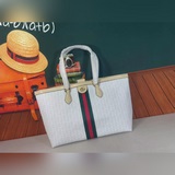 631685 Новая коллекция одежды «Gucci Love Parade» открыла показ мод на бульваре 