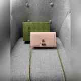 Новая мини-сумка GUCCI с бамбуковым замком отличается изящным дизайном, подчерки