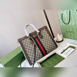 Большие очки Gucci G-House новой коллекции Gucci погружены в атмосферу ретро, а 