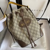 Модель： 473875 Размеры： 20x22x14 см GG supreme ведро с ручкой.