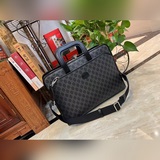 GG Supreme Canvas является классическим материалом бренда, который не теряет сво