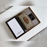 Высококачественный кожаный кошелек Gucci с застежкой в виде седла. В этом году м