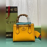 Мини-сумка Gucci Diana с ручкой в виде бамбукового стебля. В 1991 году Gucci пре