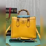Эта сумка Gucci Diana с ручкой в виде бамбукового стебля сочетает в себе две узн