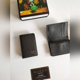 Складной картодержатель Gucci с яркими металлическими деталями с двойным логотип