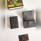 Складной картодержатель Gucci с яркими аксессуарами с тисненым двойным логотипом