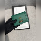 Карман для карт GUCCI с застежкой в виде бамбукового узла подчеркивает гибкость 