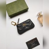Новый маленький кошелек GUCCI — красный клапан украшен вышитым узором в виде вол