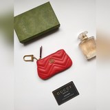 Новый маленький кошелек GUCCI — красный клапан украшен вышитым волнистым узором 