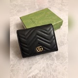 Новинка — GG Marmont Карточка с фигурным стеганым узором из натуральной кожи с л