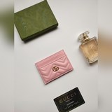 Новая женская кошелька Gucci. Карточный чехол GG Marmont. Изготовлен из телячьей