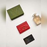 Новая женская сумка Gucci. Карточный чехол GG Marmont. Изготовлен из телячьей ко