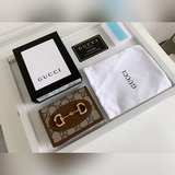 Бренд： guccl 621887 Цвет： коричневый Размер： 11,5*8,5*3 Описание.
