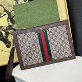 Новейшая серия Ophidia от Gucci изготовлена из высококачественного искусственног