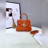Фотографии маленькой сумочки Kelly, возвращенной в продажу, 20.