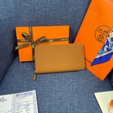 Оригинальный кожаный кошелек Hermès с текстурой личи, произведенный во Франции. 
