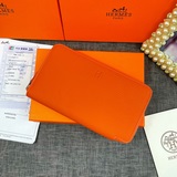 Оригинальный кожаный кошелек Hermès с текстурой личи, произведенный во Франции. 