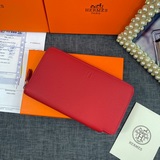 Оригинальный кожаный кошелек Hermès с текстурой личи, произведенный во Франции. 