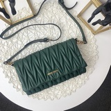 Новая модель Miumiu изготовлена из импортной кожи ягненка (полностью кожаная). О