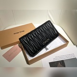 Бренд： miumiu 5550 Цвет： черный, розовый Размер： 19*10,5*3.