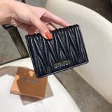 Бренд： miumiu 5439 Цвет： черный, розовый Размер： 11,5*10*3.