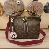 [Эксклюзивные фотографии] Мини-сумка m55090 Beaubourg Hobo с монограммой.