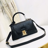 lv m46008 45976 Эта сумка madeleine bb изготовлена из мономатериала.