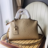 Новая модель сумки от Louis Vuitton, изготовленная из натуральной кожи, с тиснен