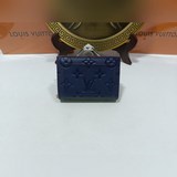 M80152/M80151  Кошелек Cléa выполнен из кожи Monogram Empre.