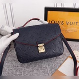 40780 Семицветный товар. Улучшенное качество. Эта модель pochette métis отличает