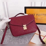 40780 Семицветный товар. Улучшенное качество. Эта модель pochette métis отличает