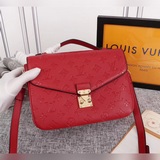 40780 Семицветный товар. Улучшенное качество. Эта модель pochette métis отличает