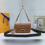 Обновленная версия оригинальной сумки m20393 m20396 swing представлена в новой к