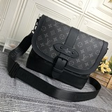 m45911 Черный цветок Эта новая сумка-почтальон является данью уважения культовой