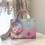 m59856, эта сумка-клатч onthego выполнена из монограммного полотна с новым гради