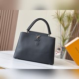 m48870 «Capucines Большая сумка» Эта модель выполнена из кожи Taurill, отличающе