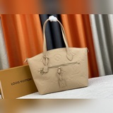 Сумка 44888 carryall изготовлена из материала monogram empreinte.