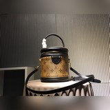 m43986 Желтый сумочка Vanity, вдохновленная историческим дизайном косметички LV 