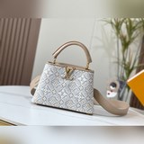 m57357 Nicolas Ghesquière создал эту модель Capucines.