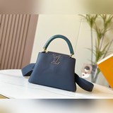 m20514 Синяя сумка Capucines BB из кожи Taurillon.