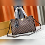 Эксклюзивная сумка Lymington n40022 изготовлена из ткани Damier Azur.