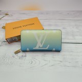 m80360  Этот кошелек с застежкой-молнией из знаковой коллекции Louis Vuitton вып
