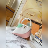 m59864 Чисто белая сумка Capucines BB с тремя золотыми застежками, созданная на 