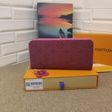 m64161 Этот универсальный кошелек emilie, сочетающий в себе практичные функции и