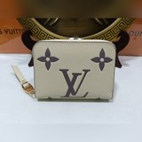 m69787  Материал： кожа с монограммой Empreinte, подчеркивающая монограмму.